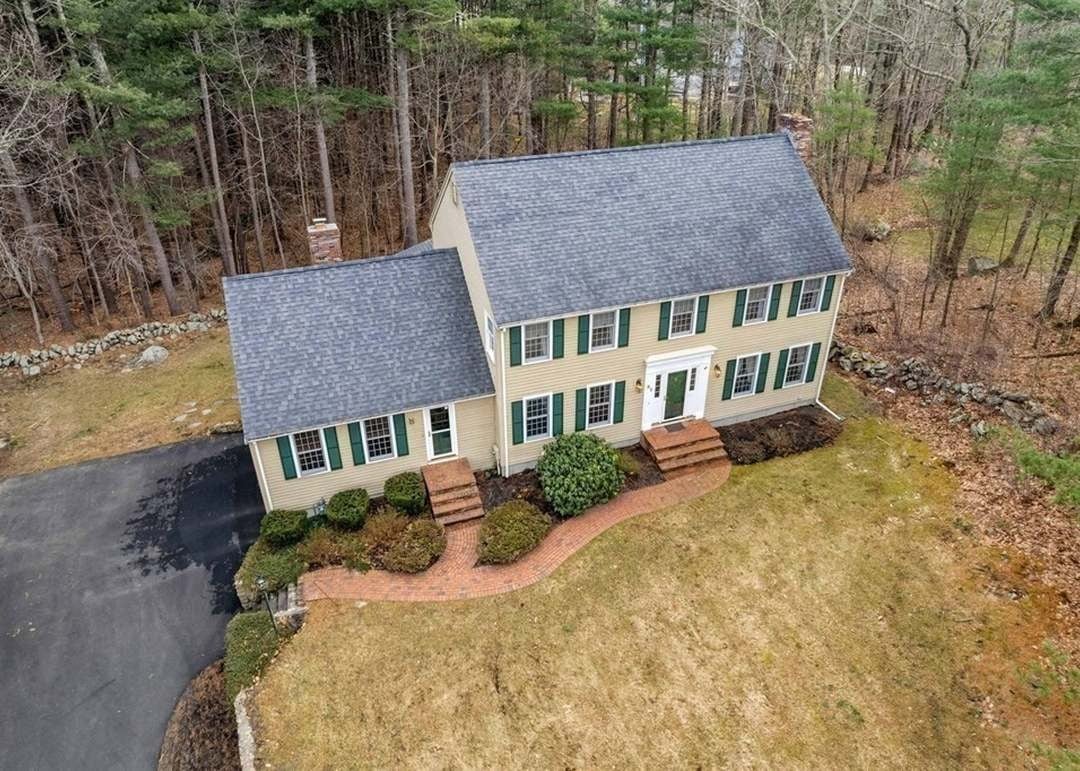 95 Carlton Ln