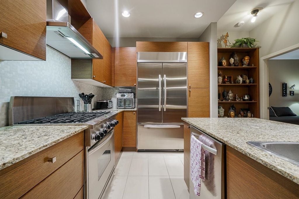 610 Victoria St, #2102