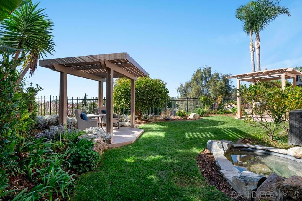 6579 Robinea Dr