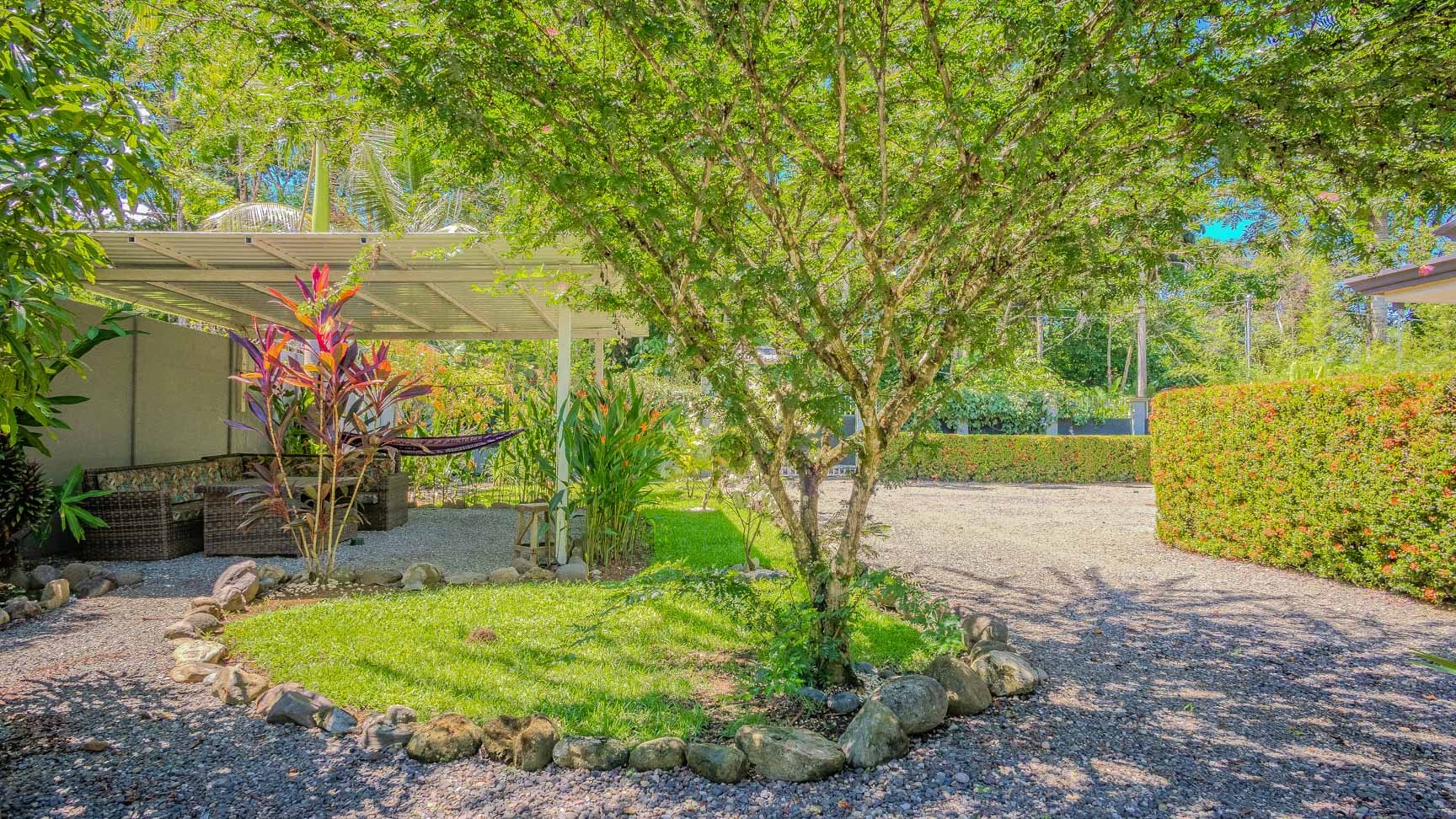 Tropical 3-Cabin Home with Pool and Gardens in the Heart of Uvita