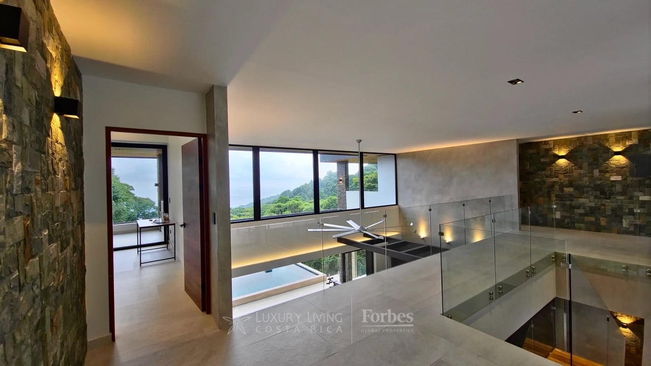21094N - Luxury Ocean-View Villa in Costa Verde - The Jade Horizon