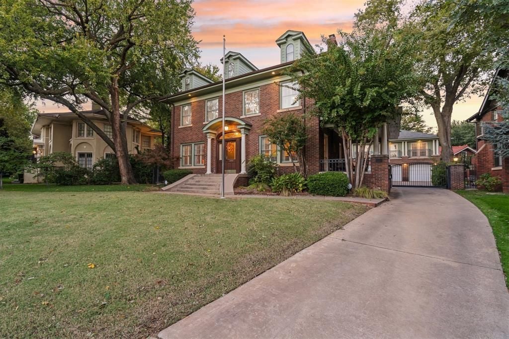 Exterior Historic Heritage Hills Home - buyer purchased with Jennifer Kragh