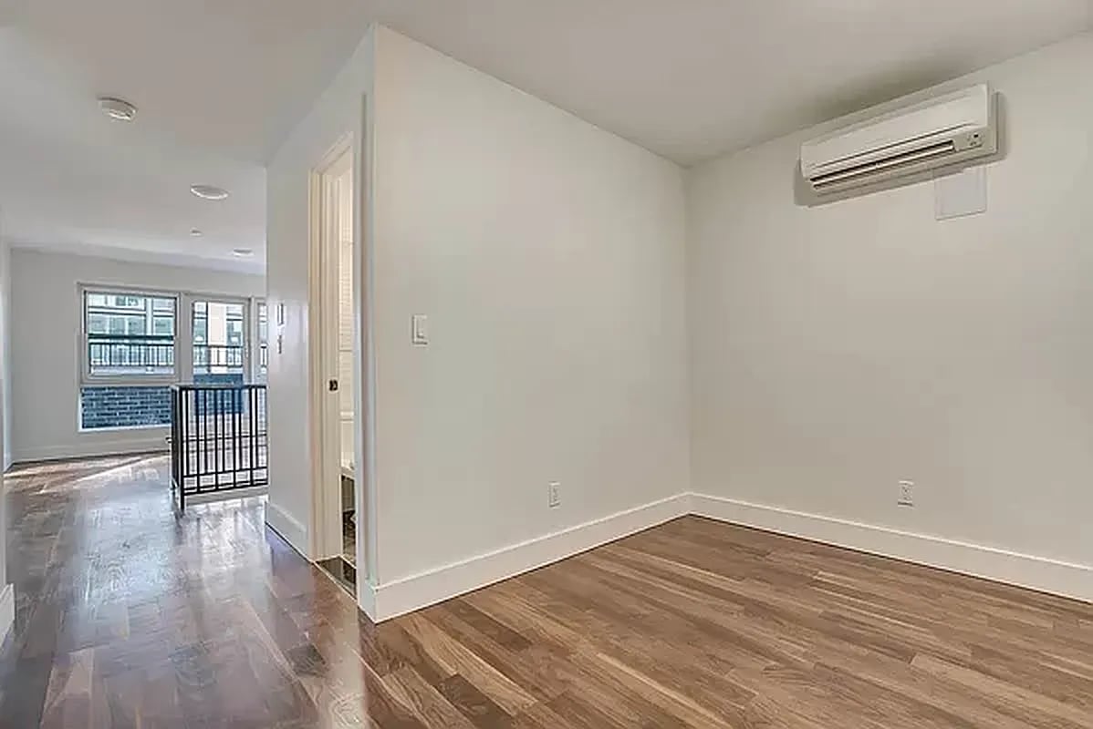 364 Bedford Ave 4G