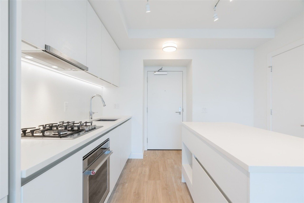 525 Foster Ave, #405