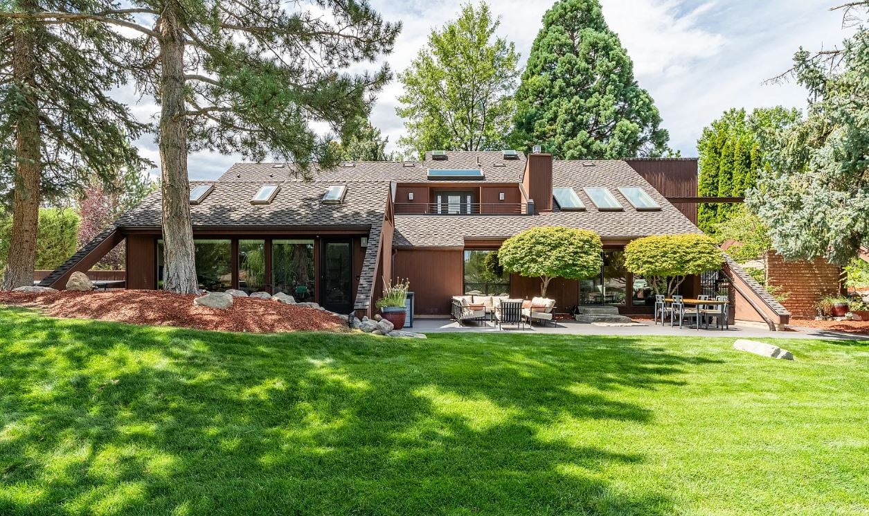 Reno Nevada 89519 Caughlin Ranch trail and hillside homes