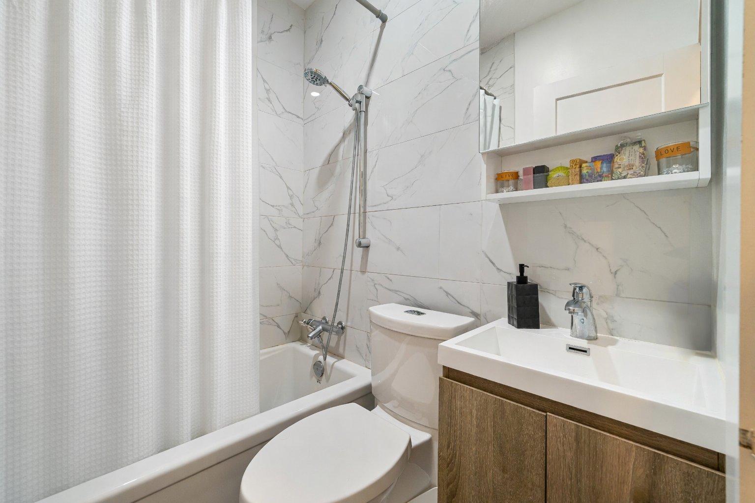 Outremont | Classic triplex in a sought-after area