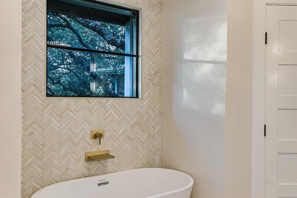 6204 Lost Horizon Drive