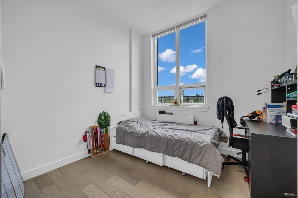6733 Cambie St, #501