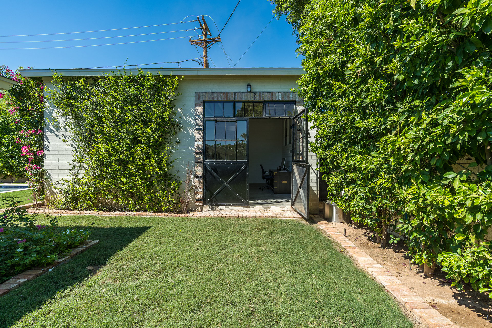 3628 N 49TH Place