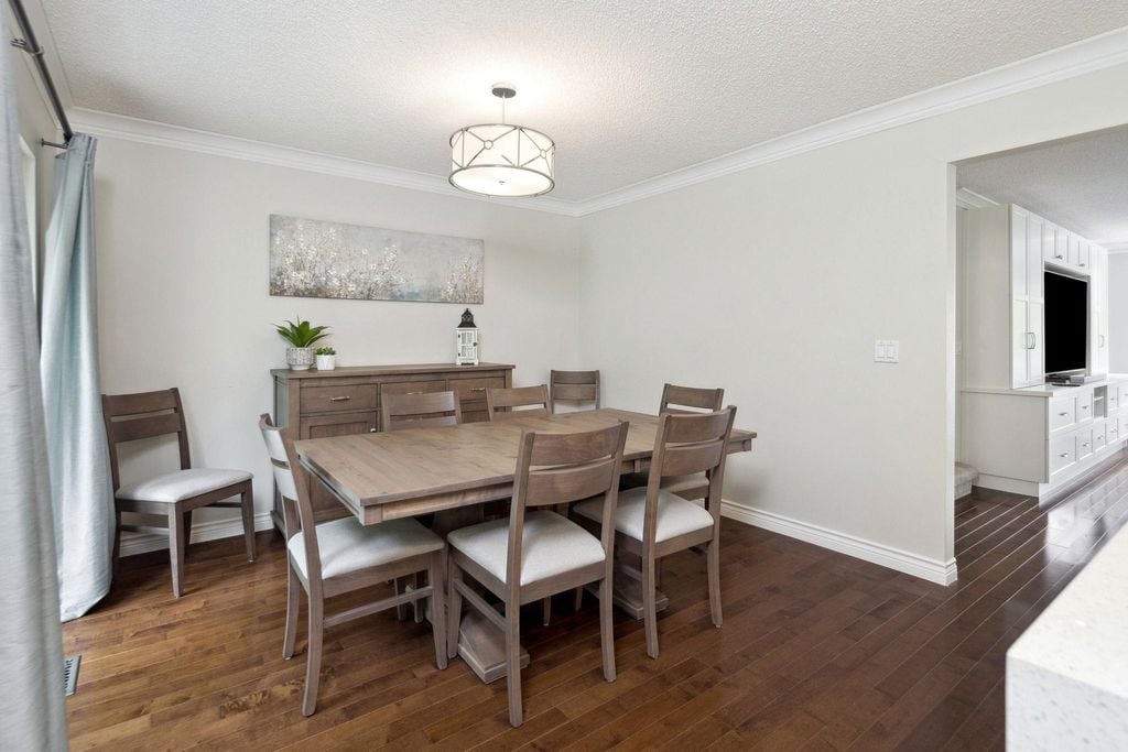 8893 Larkfield Dr