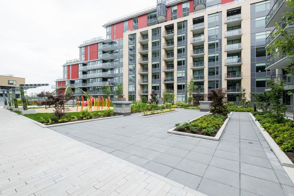 3451 Sawmill Cres, #303