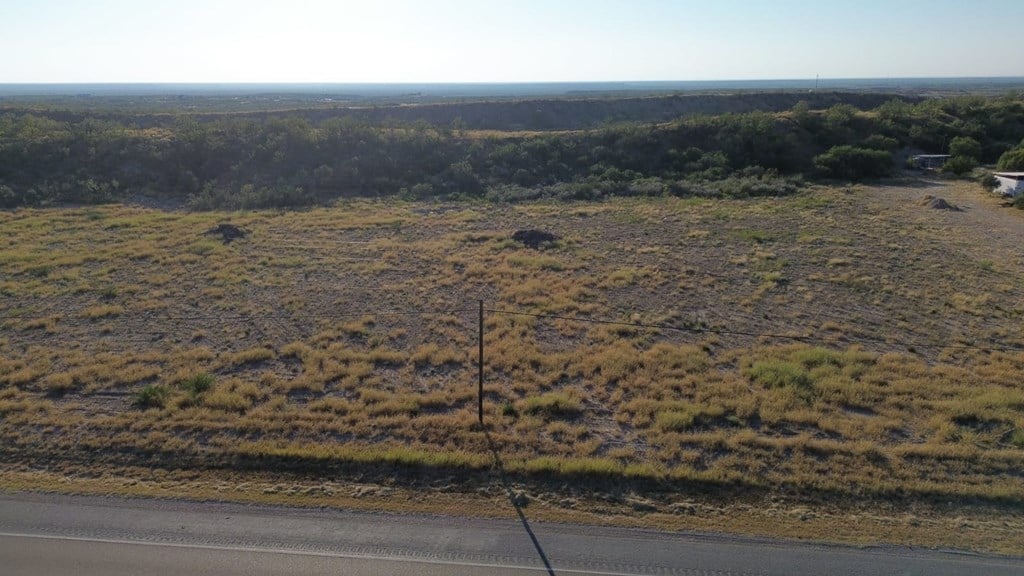 8727 N US Hwy 277