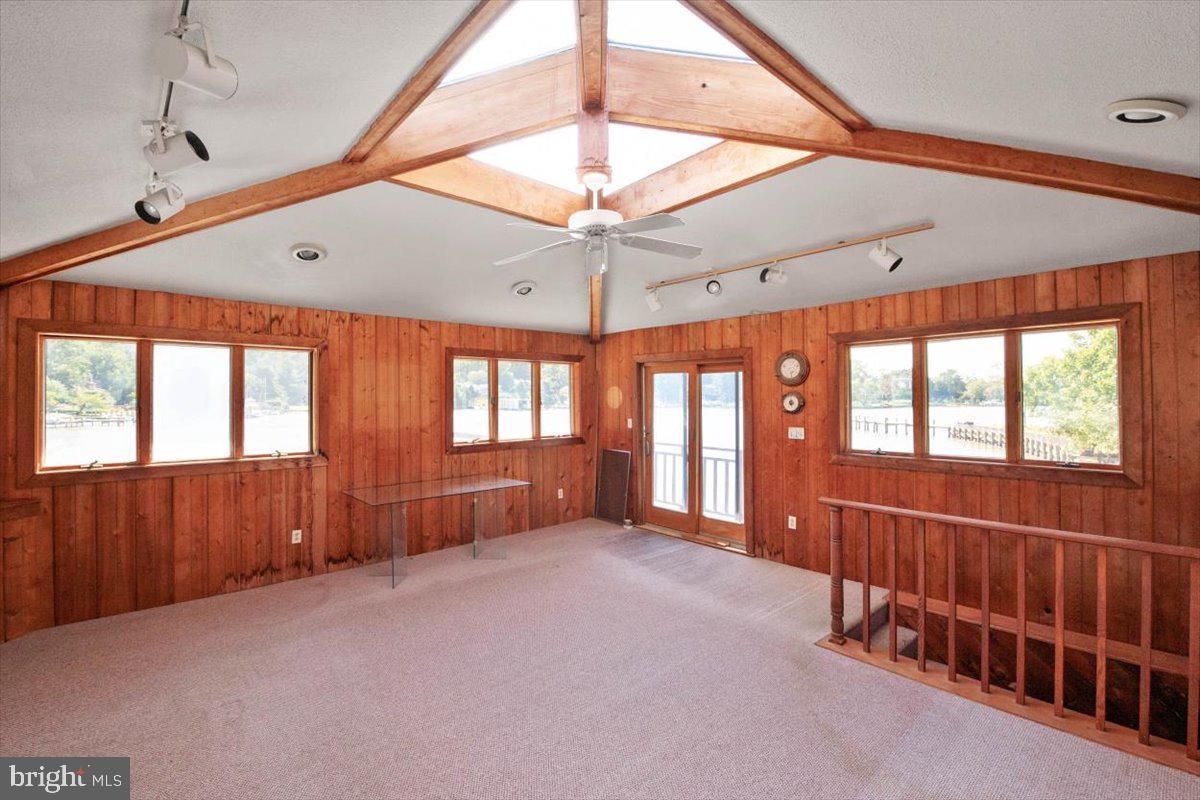 88 E Lake Dr