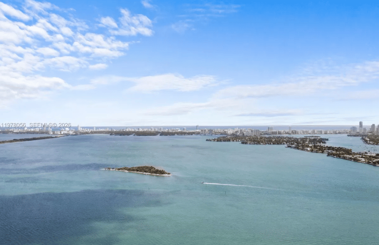 LUXURY IN THE MIAMI SKY