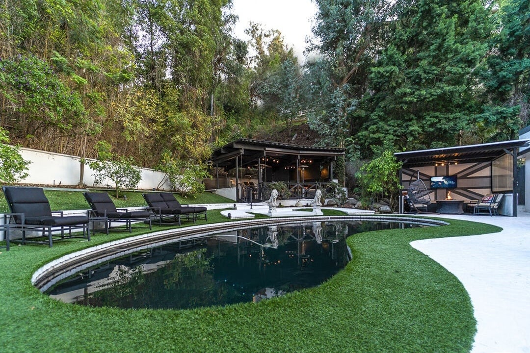 Evercrest Pavilion, Mulholland Dr, 90046