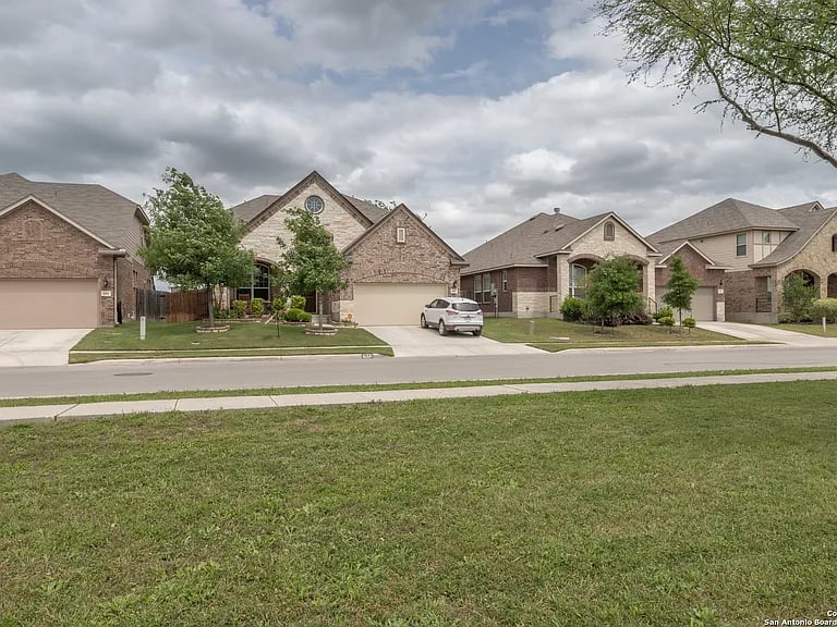 637 Bison Ln
