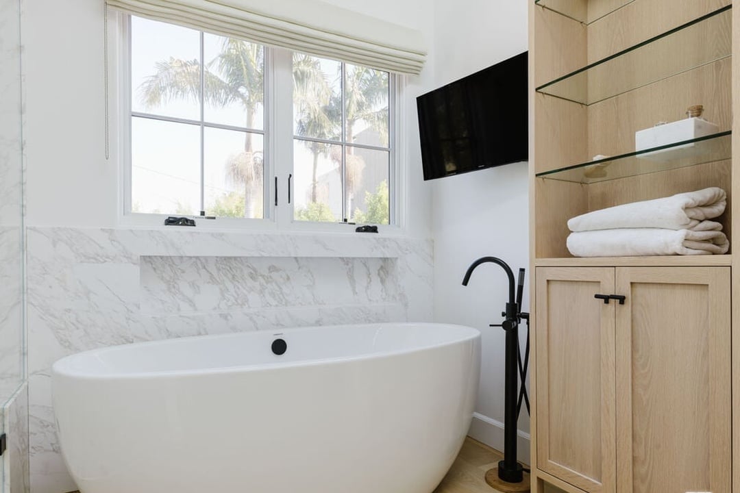 Solaris Pavilion, Westbourne Dr, 90048