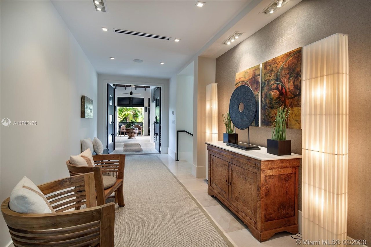 4965/4945 SW 82 St