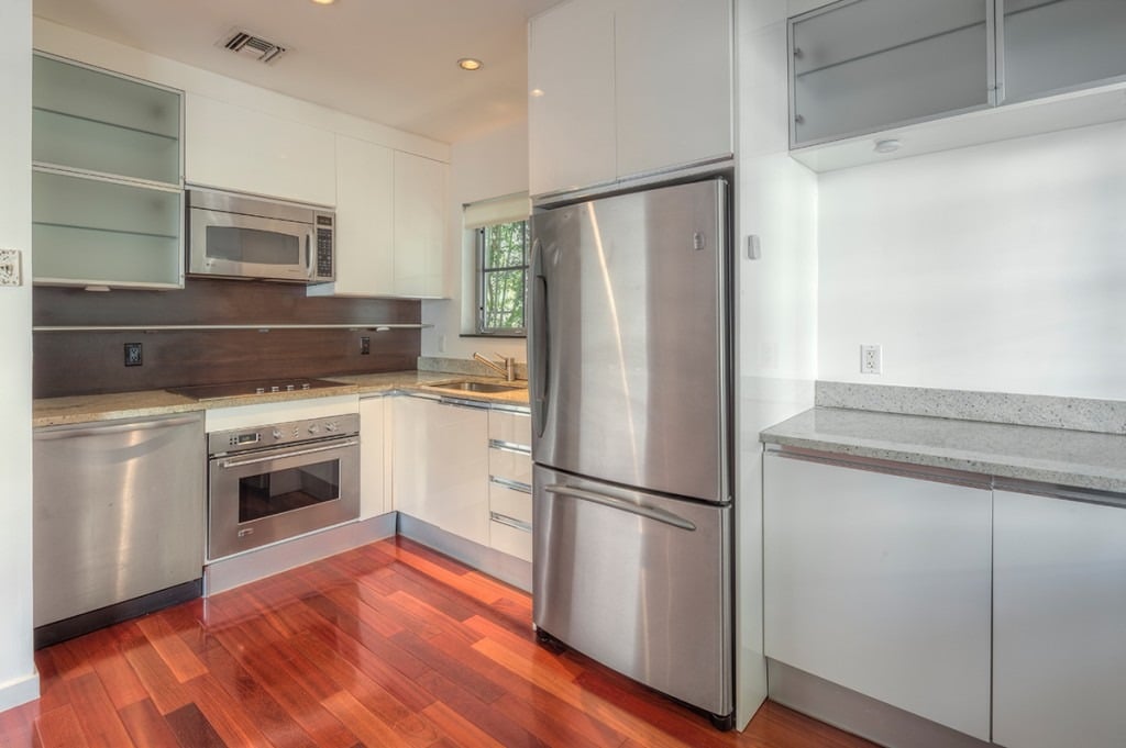 Josh Stein Lists Art Deco 2 Bedroom Luxury Tribeca