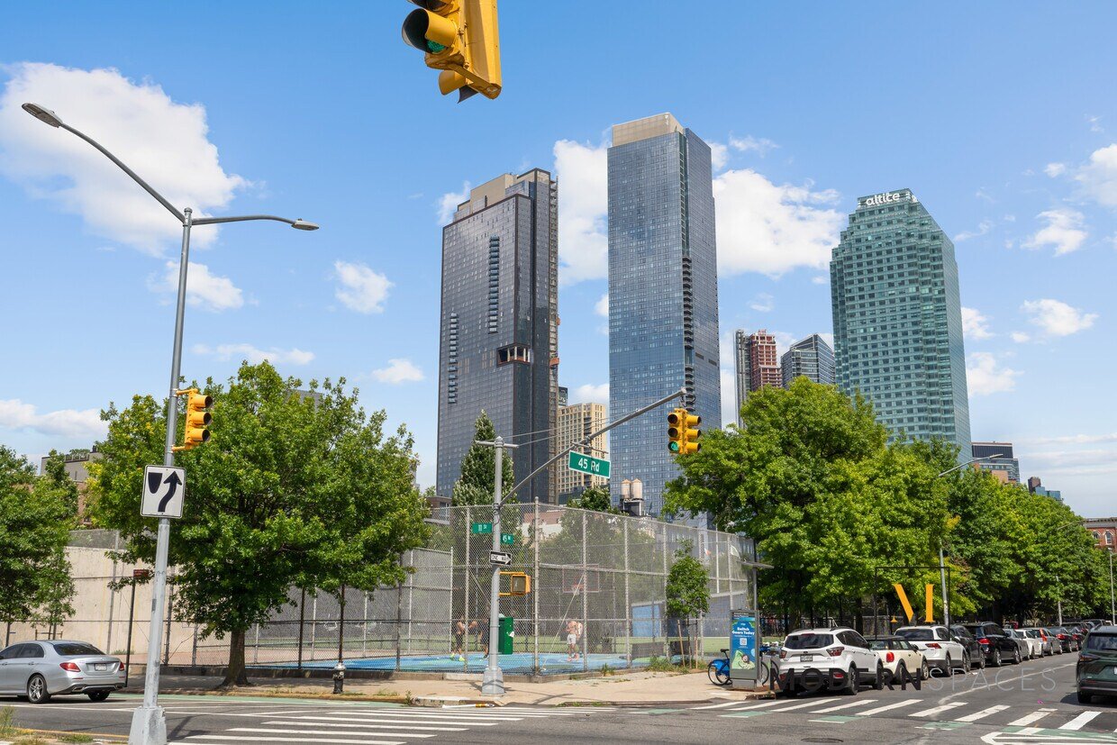 45-28 11th St, Long Island City, NY 11101