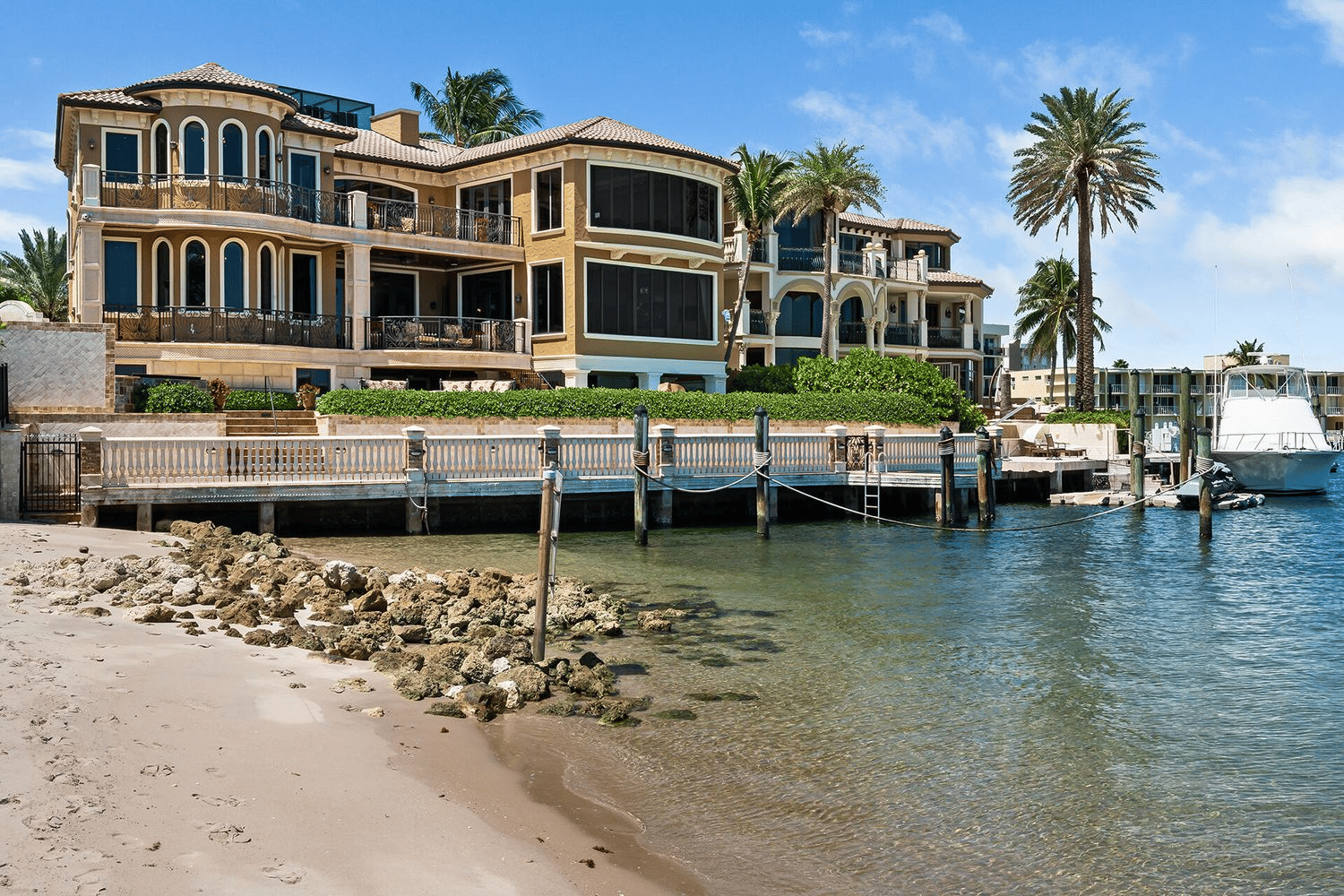 2308 Bay Dr