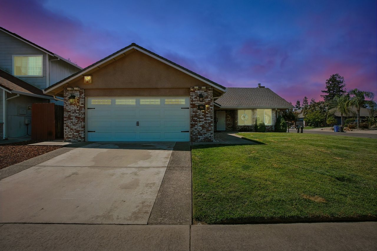 Great Custom Home in Galt! 