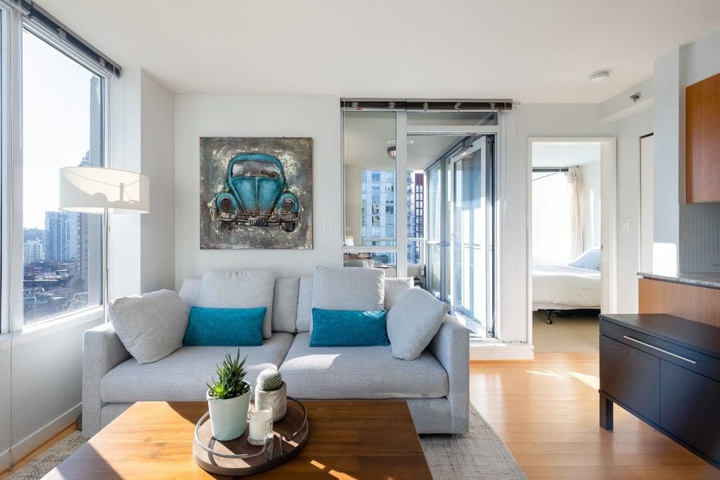 822 Seymour St, #909