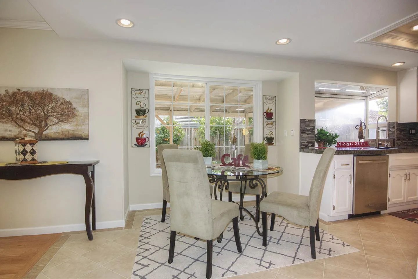 868 Las Lomas Dr