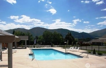 106 Village Dr