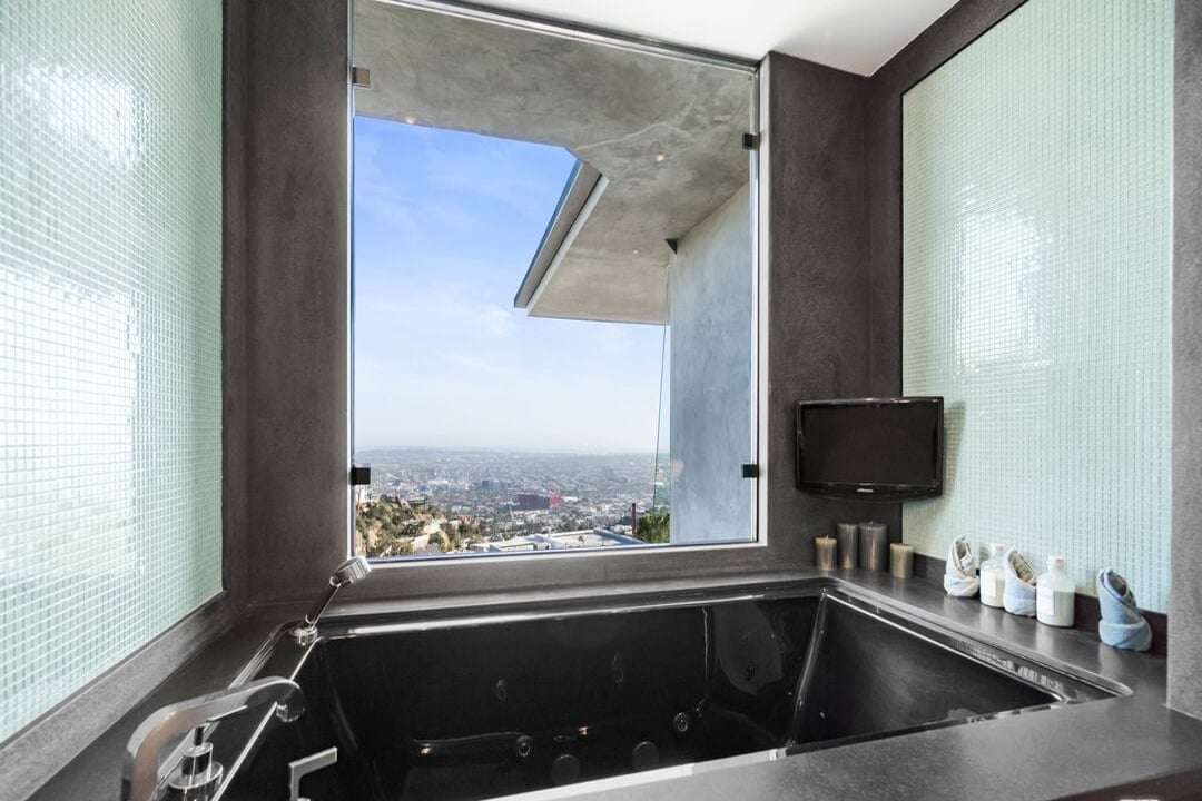 Luminor Crest, Viewmont Dr, 90069