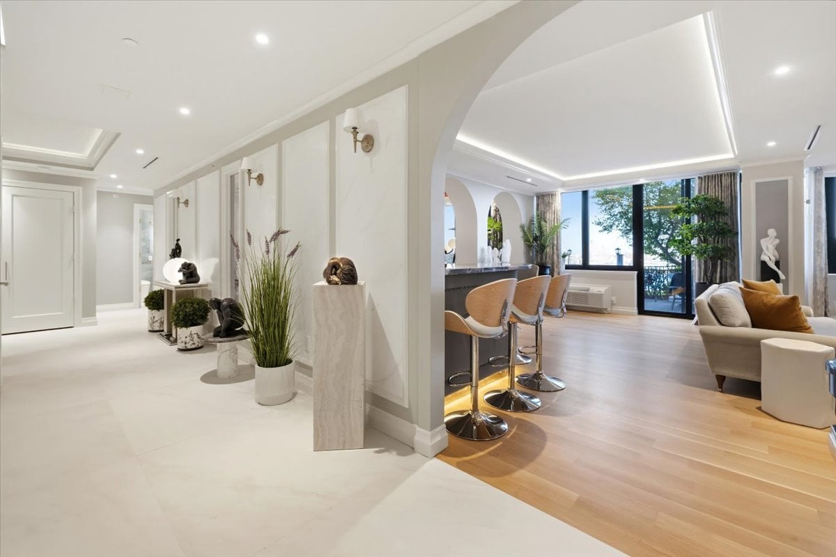 100 Carlyle Drive VG6