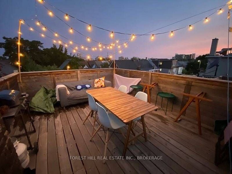 1393 Dundas Street, Toronto