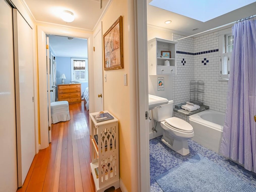 12 Colonial Ln