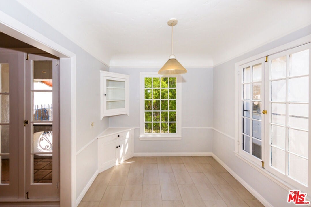 1131 S La Peer Dr