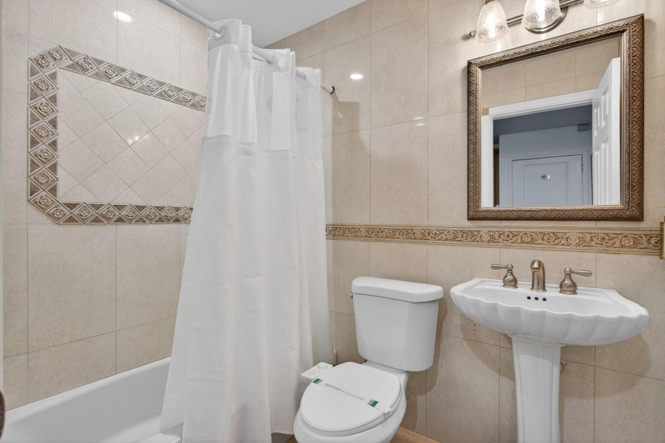 736 NE 34th Court, Oakland Park