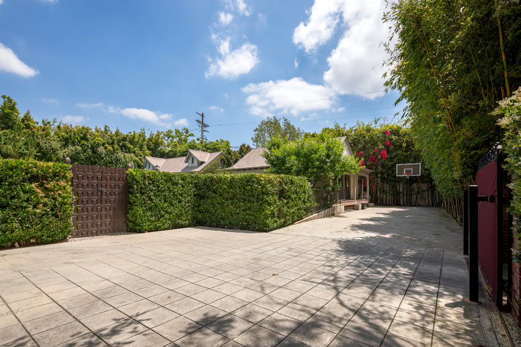 540 S Rossmore Ave
