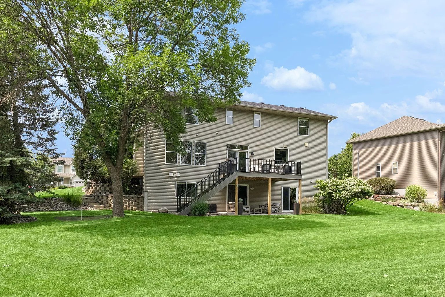 Stunning 2-Story in Springfield Community
