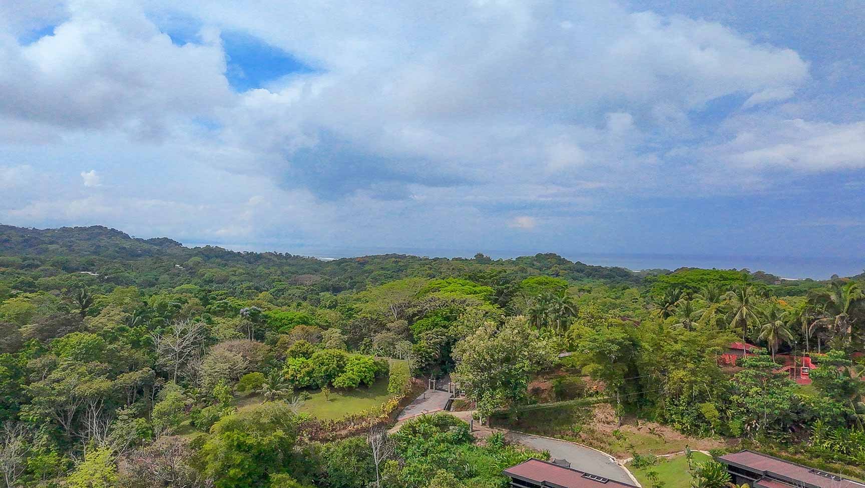 Ojochal Mountain View Home with Pool, Guest House & Gardens
