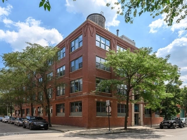 835 N Wood ST 102-202