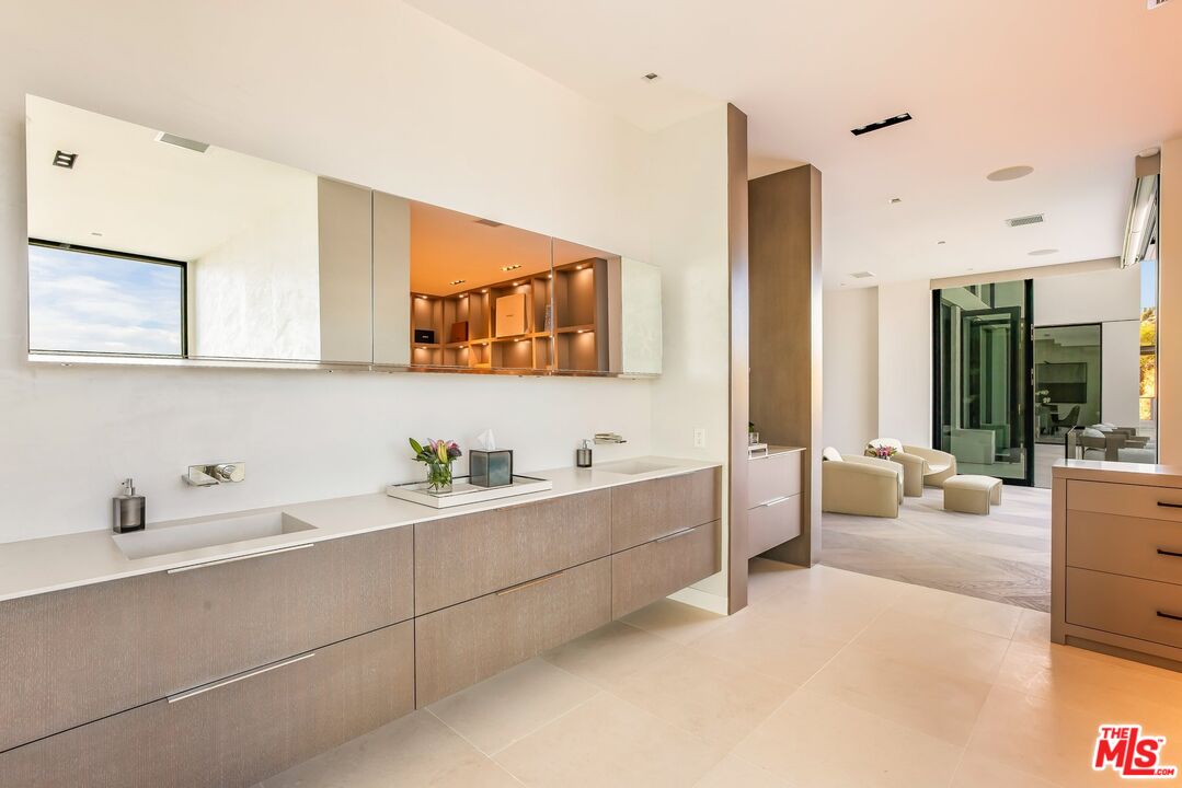 Monarch Crest, Sierra Mar Pl, 90069