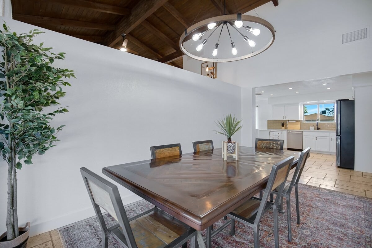 Huge Golf Course Home-Free Heated Pool/Theatre/Gym