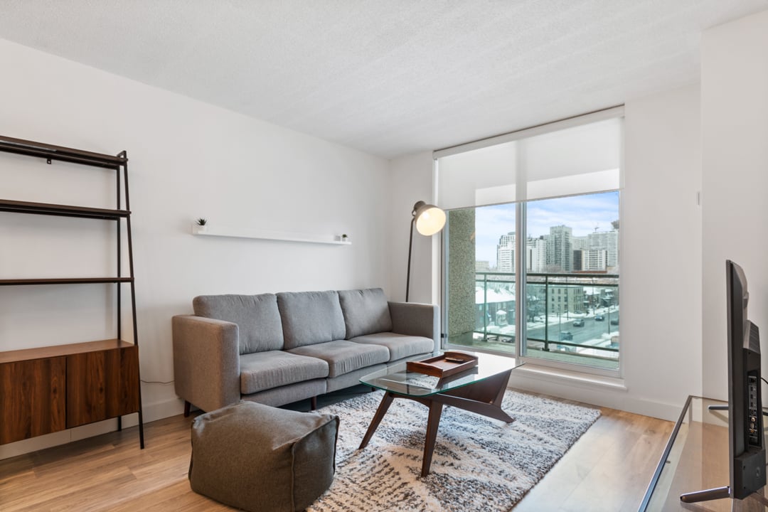398 Eglinton Avenue E #611