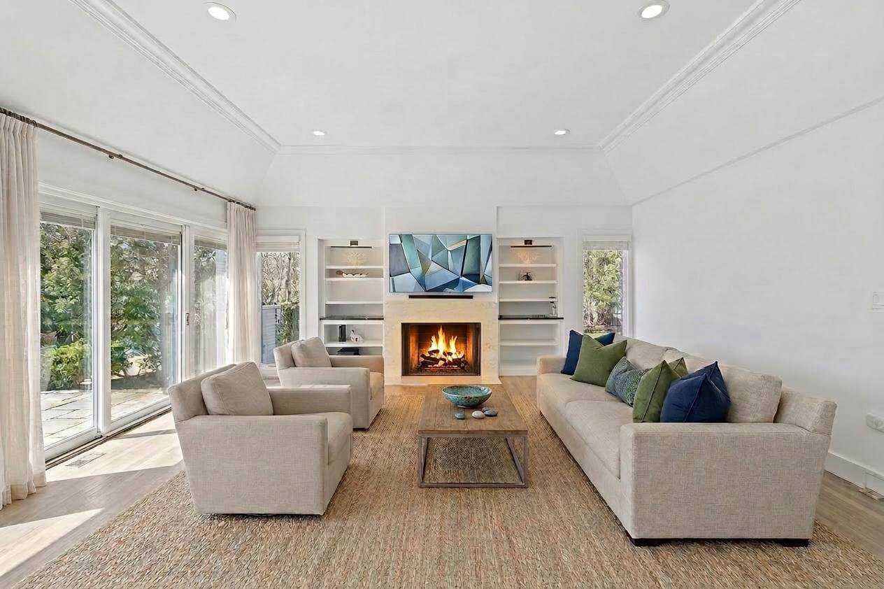 4 Reed Pond Court
