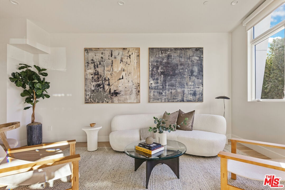 3230 S Barrington Ave