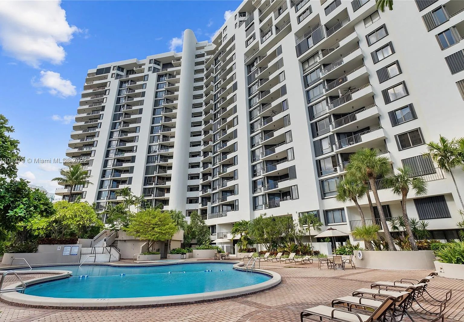 520 Brickell Key Dr #A704