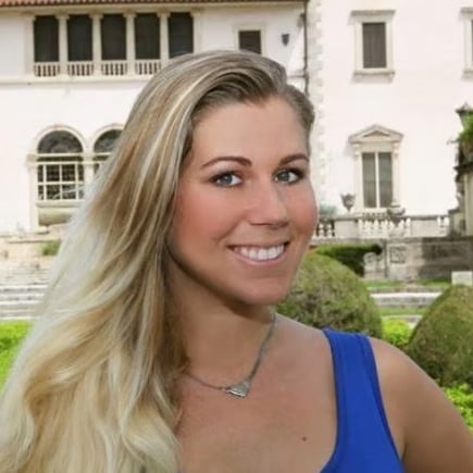 Linsey Alba Islamorada, FL Real Estate Agent Headshot