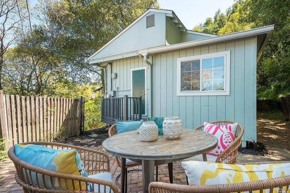 32 - A Terrace Ave