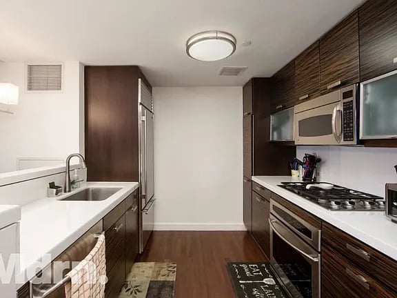 225 E 34th St #16G