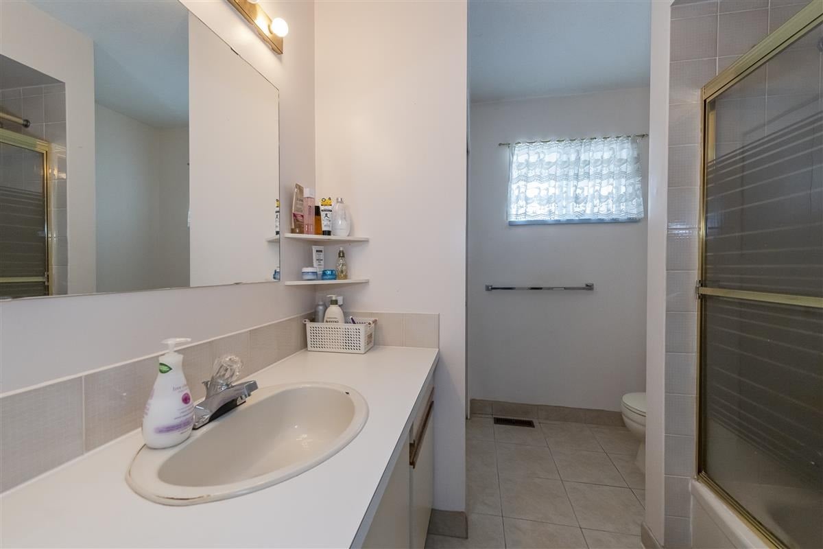 828 Porteau Pl