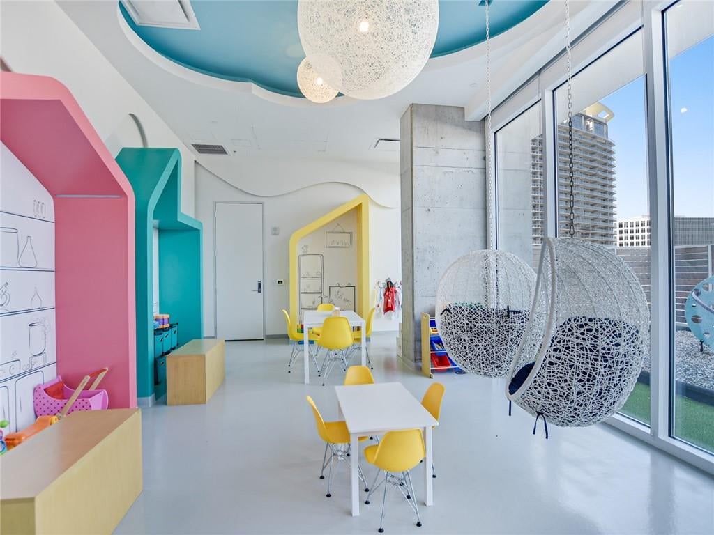 301 W Ave Apt 1806
